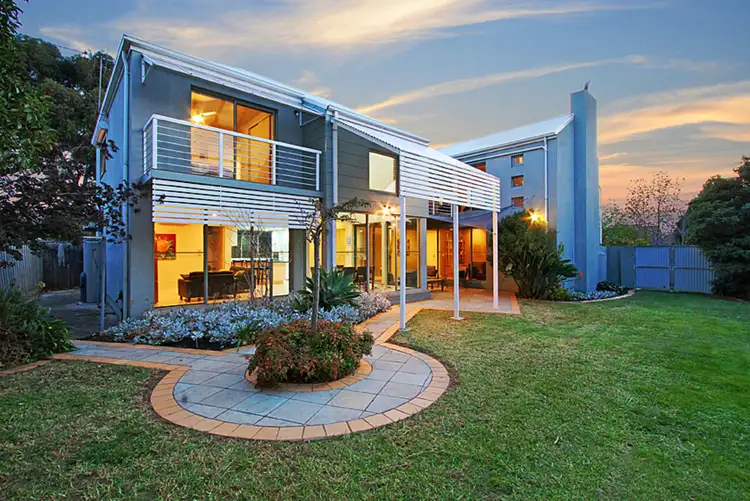 19 Kialoa Court, Taylors Lakes VIC 3038
