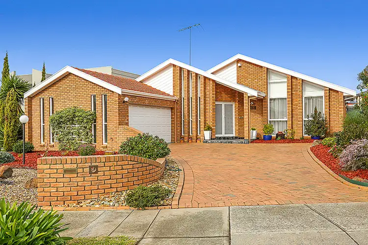 1 Mahon Court, Taylors Lakes VIC 3038
