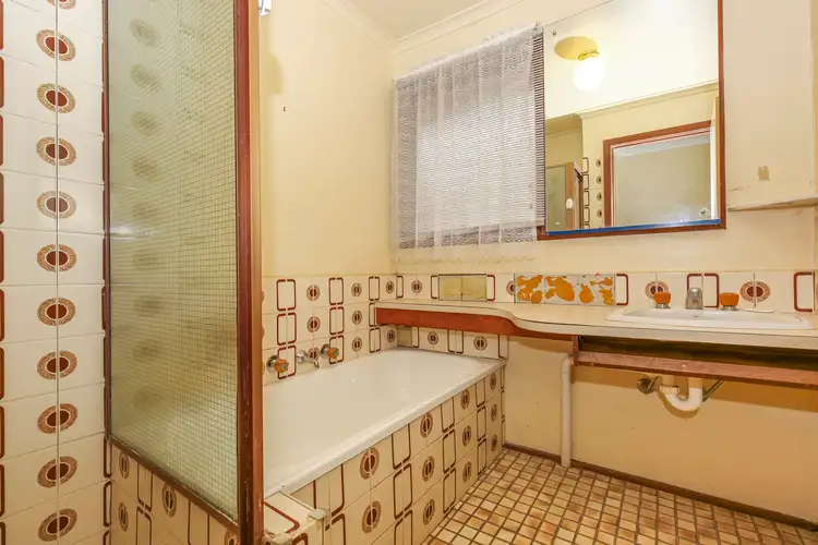 Fifth view of Homely house listing, 10 Cocoparra Crescent, Taylors Lakes VIC 3038