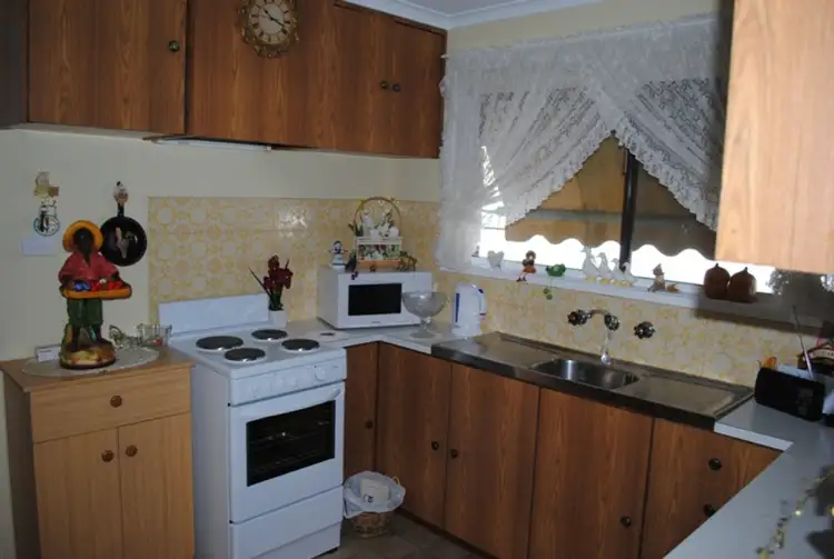 Sixth view of Homely house listing, 2/6 Rinford Street, Maryborough VIC 3465