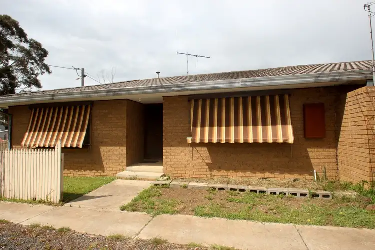 1/8 McPherson Avenue, Maryborough VIC 3465