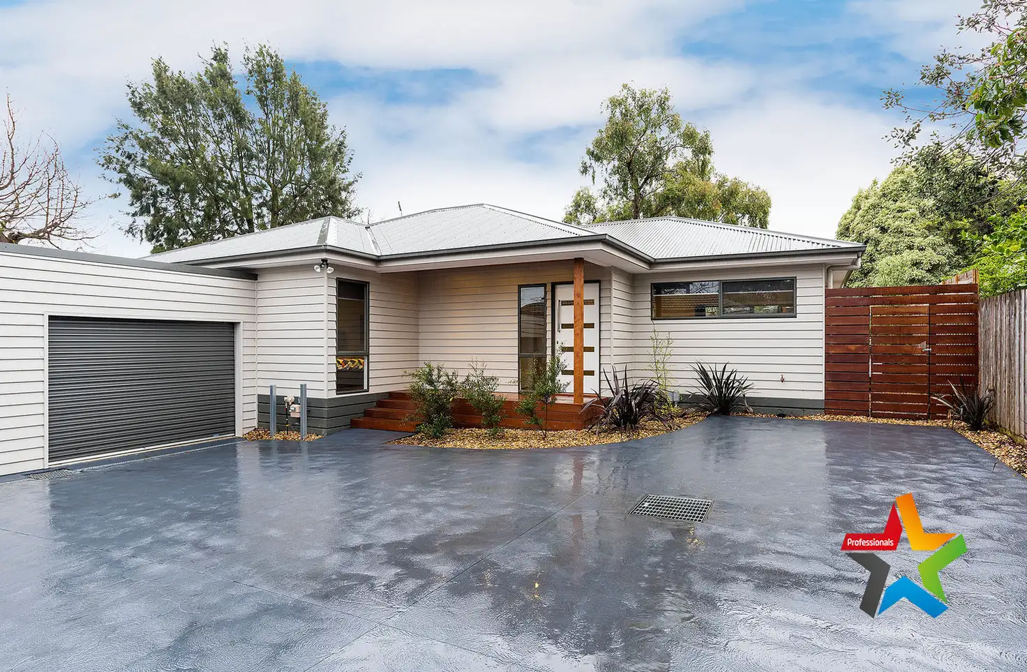 Main view of Homely unit listing, 16a Jillian Street, Mooroolbark VIC 3138