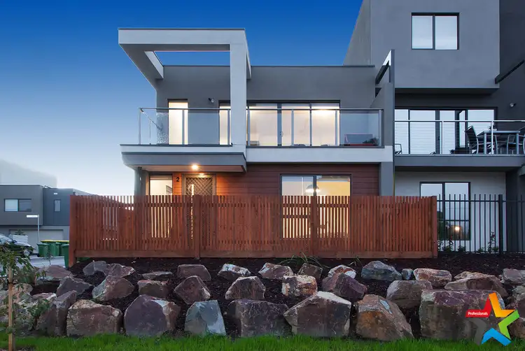 2 English Close, Mooroolbark VIC 3138