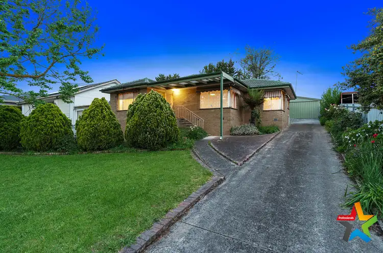 10 Greenslopes Drive, Mooroolbark VIC 3138