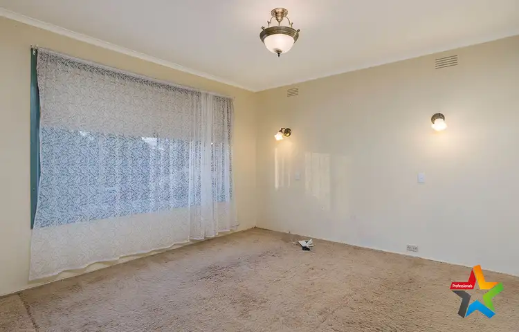 Fifth view of Homely house listing, 10 Greenslopes Drive, Mooroolbark VIC 3138