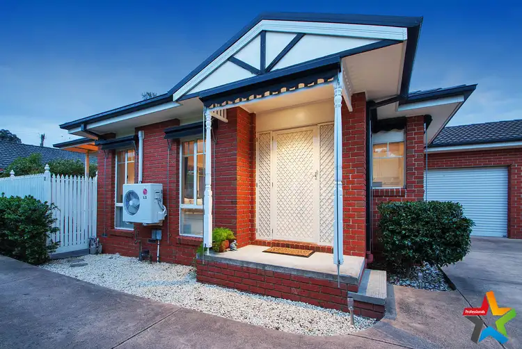 8a Swinburne Avenue, Mooroolbark VIC 3138