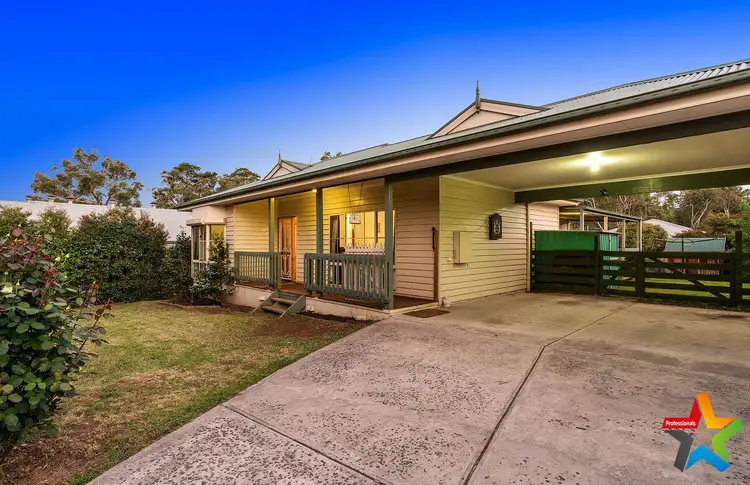 588 Warburton Highway, Seville VIC 3139
