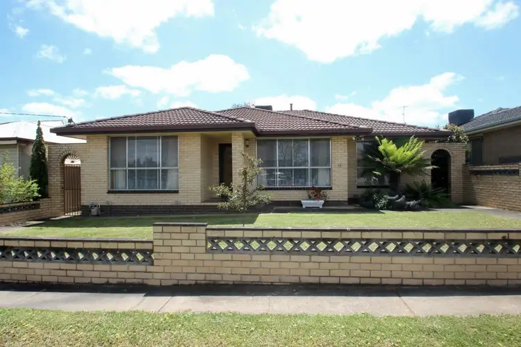 17 Barr Street, Maryborough VIC 3465