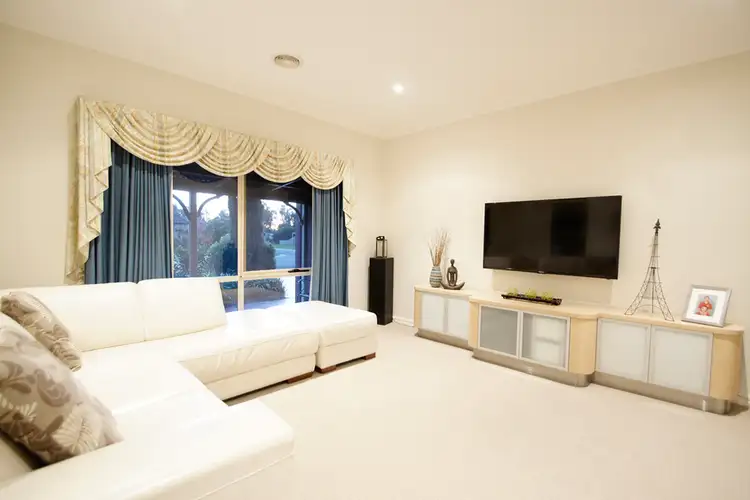 Seventh view of Homely house listing, 10 Silvan Crescent, Kialla VIC 3631