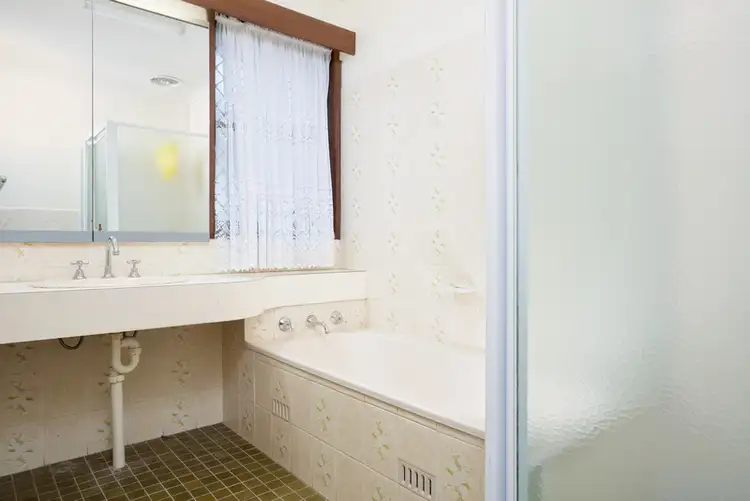 Sixth view of Homely house listing, 37 Gregory  Crescent, Lake Albert NSW 2650