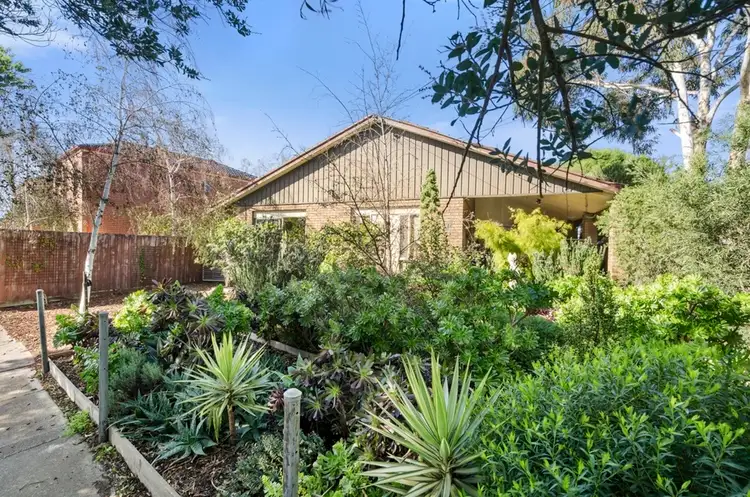 1A Almond Avenue, Brooklyn VIC 3012