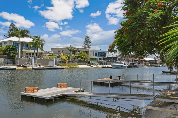 2 The Lido, Isle Of Capri QLD 4217
