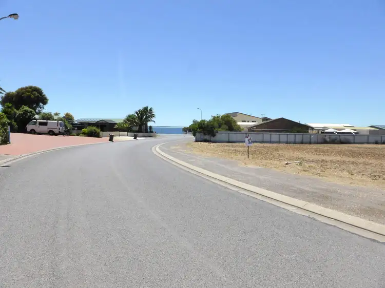 5 Captain Hutchinson Drive, Point Turton SA 5575