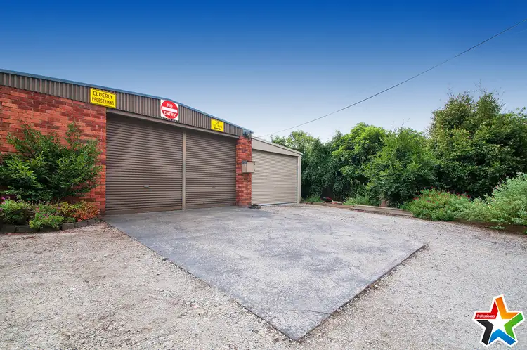 14 Wellington Road, Wandin North VIC 3139