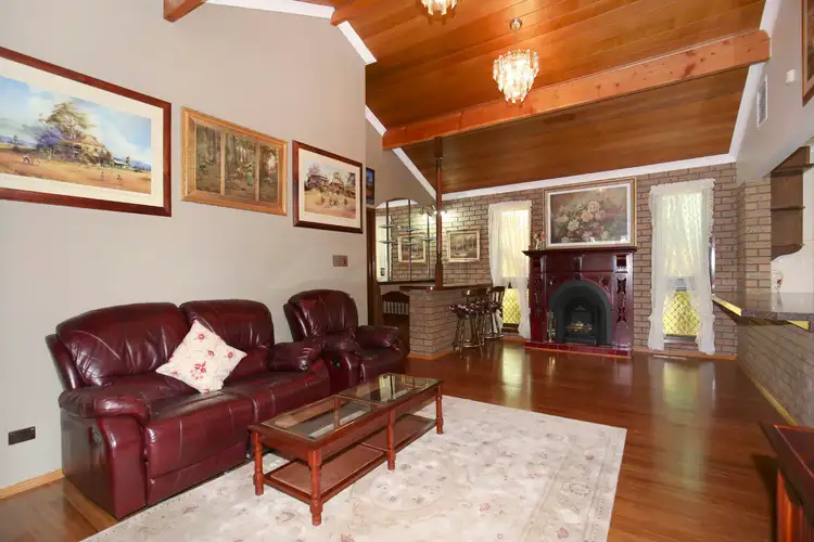 Seventh view of Homely house listing, 2 Strahan Court, Keilor Downs VIC 3038
