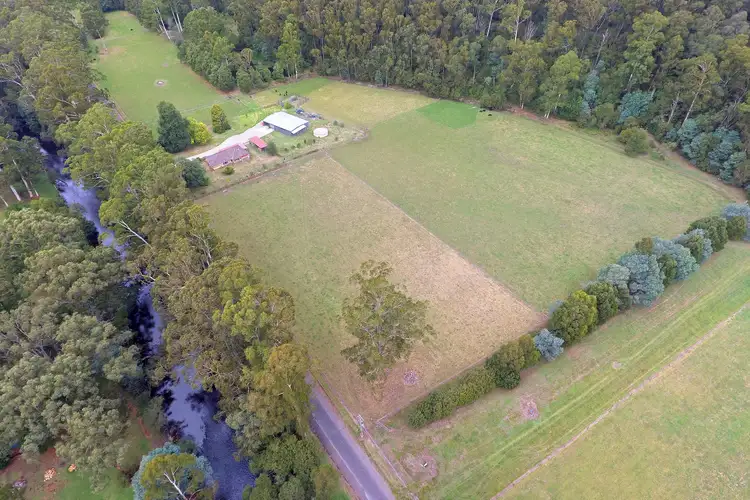 270 Riverside Drive, Warburton VIC 3799