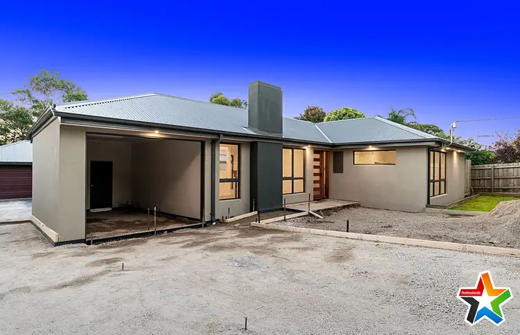 16 Dryden Concourse, Mooroolbark VIC 3138