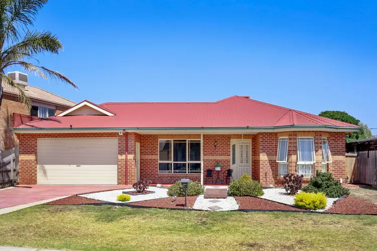 8 Honeysuckle Avenue, Hillside VIC 3037