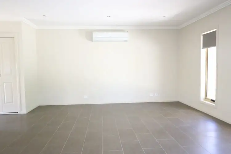 Fifth view of Homely house listing, 2/17 Spring Gully Road, Quarry Hill VIC 3550