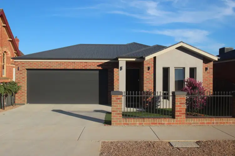 16 B Palmerston Street, Maryborough VIC 3465