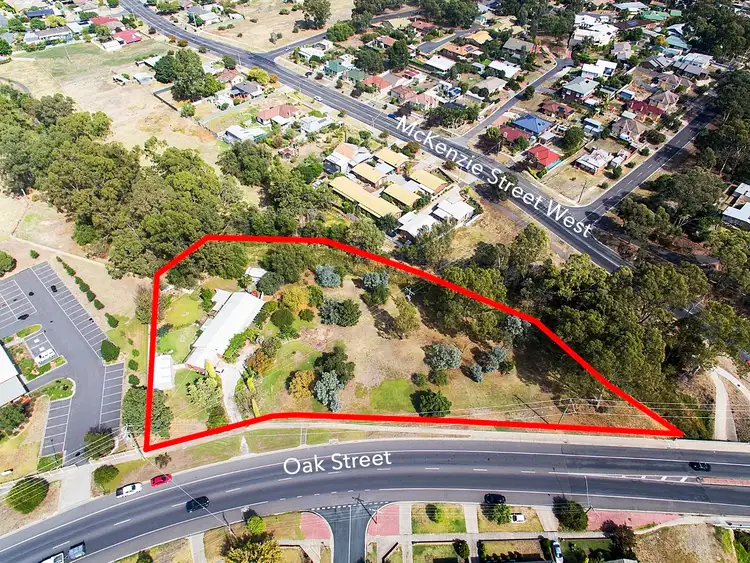 6 Oak Street, Golden Square VIC 3555