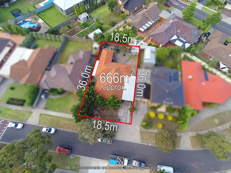8 Corryong Crescent, Taylors Lakes VIC 3038