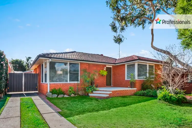 5 Samoa Avenue, Picnic Point NSW 2213