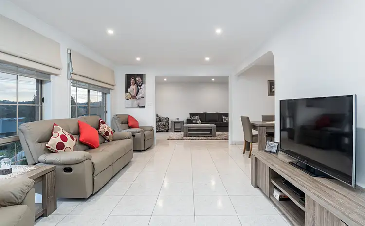 14 Barker Drive, Mooroolbark VIC 3138