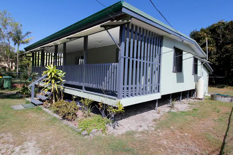 16 Kawana Street, Amity Point QLD 4183