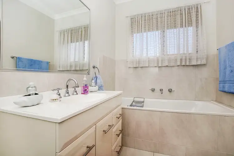 Seventh view of Homely house listing, 2/2 Bernbanks Avenue, St Albans VIC 3021