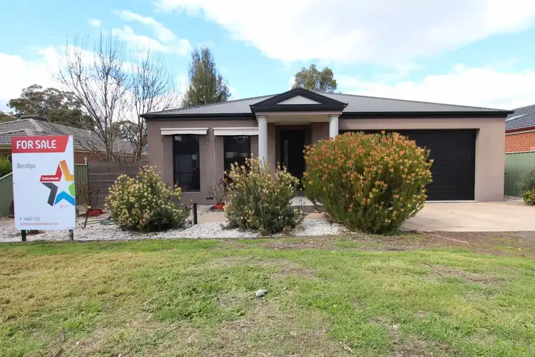 16 Uxbridge Street, Strathfieldsaye VIC 3551