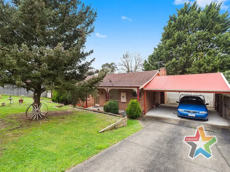 12 Penola Drive, Seville VIC 3139