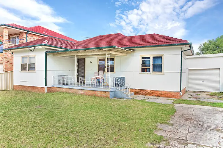 39 Avisford Street, Fairfield NSW 2165