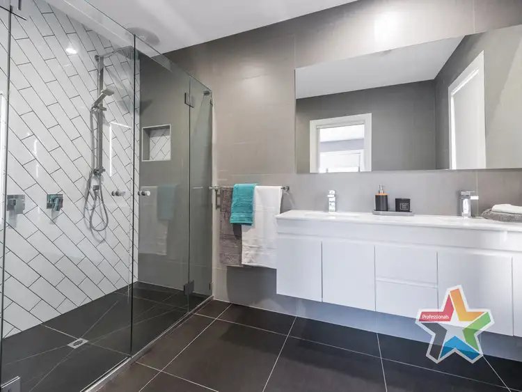 Seventh view of Homely house listing, 3 Bellara Drive, Mooroolbark VIC 3138