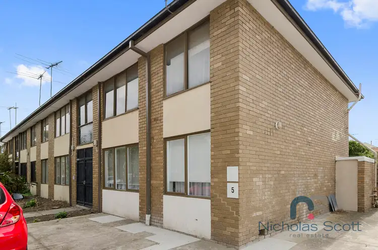 8/21 Bishop Street, Kingsville VIC 3012