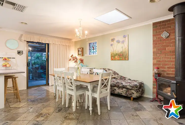 Sixth view of Homely house listing, 2 Sheridan Avenue, Mooroolbark VIC 3138