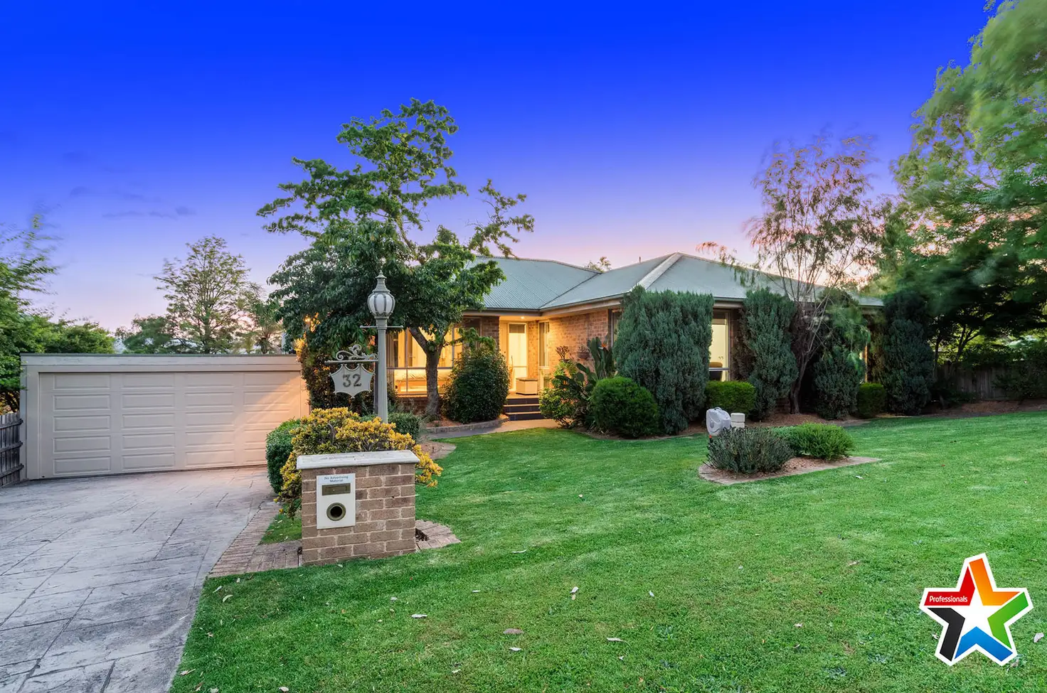Main view of Homely house listing, 32 Autumn Grove, Mooroolbark VIC 3138