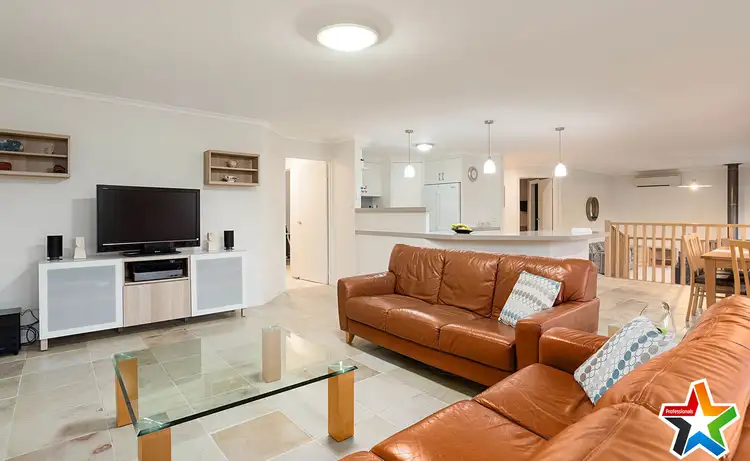 Sixth view of Homely house listing, 32 Autumn Grove, Mooroolbark VIC 3138