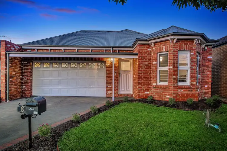 8 Pepper Tree Court, Caroline Springs VIC 3023