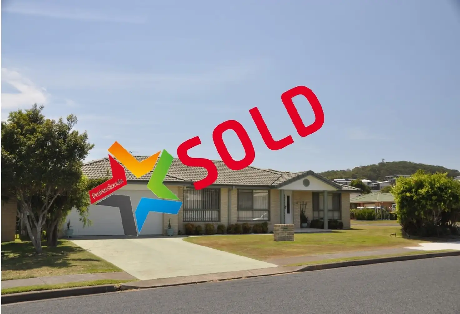 Main view of Homely villa listing, 2/2 Thora Close, Forster NSW 2428