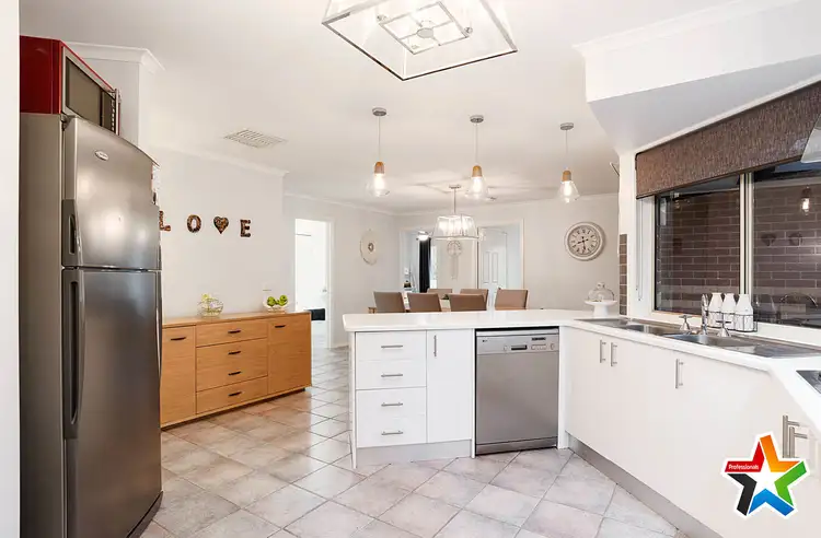 Sixth view of Homely house listing, 6 Windsor Park Rise, Mooroolbark VIC 3138