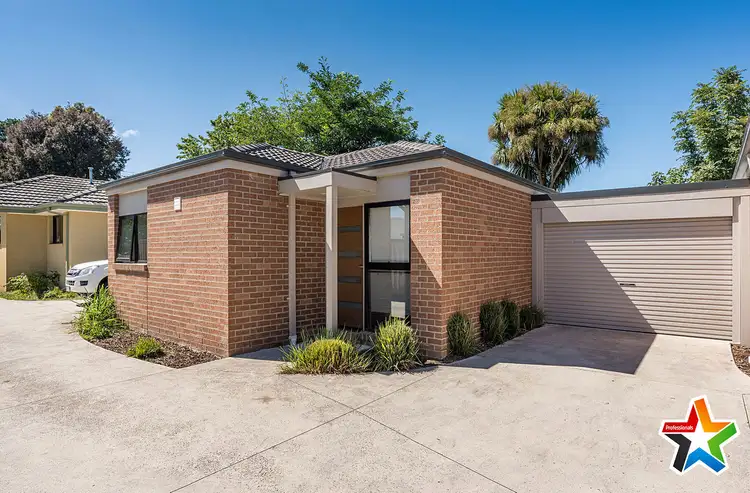 2/9 Blackburn Road, Mooroolbark VIC 3138