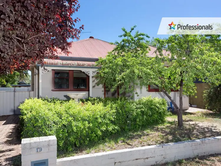 19 Sullivan Avenue, Wagga Wagga NSW 2650