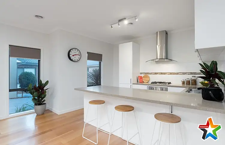 Third view of Homely townhouse listing, 2/7 Rowan Street, Croydon VIC 3136