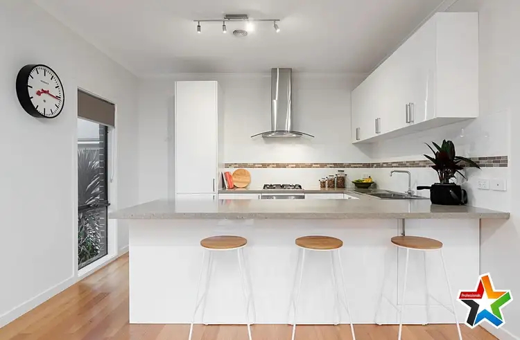 Fourth view of Homely townhouse listing, 2/7 Rowan Street, Croydon VIC 3136