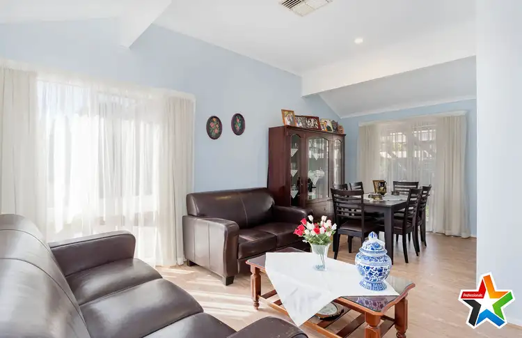 Third view of Homely house listing, 6 Dinsdale Court, Mooroolbark VIC 3138