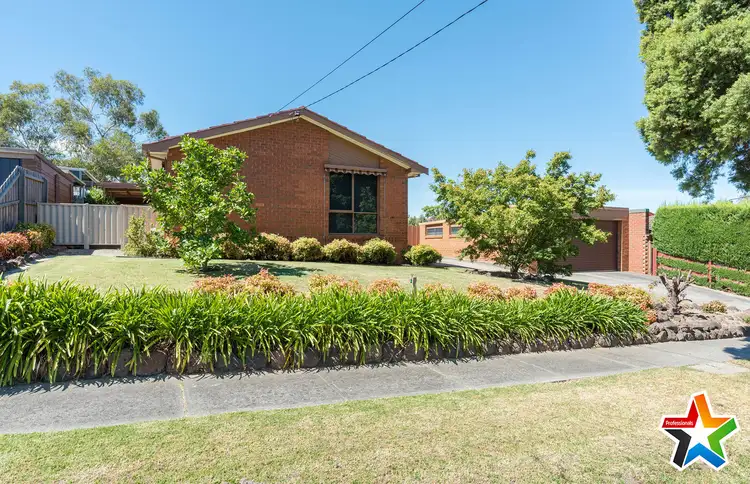 48 Wandana Crescent, Mooroolbark VIC 3138