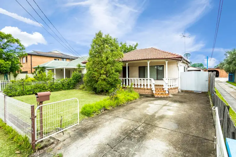 16 Como Road, Greenacre NSW 2190