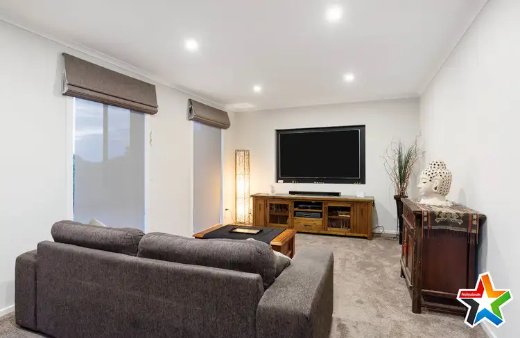 Second view of Homely house listing, 2 Drysdale Place, Mooroolbark VIC 3138