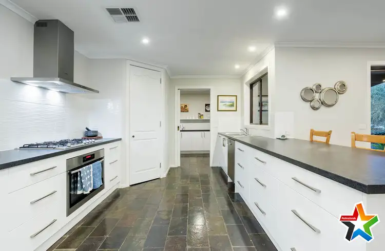 Fourth view of Homely house listing, 2 Drysdale Place, Mooroolbark VIC 3138